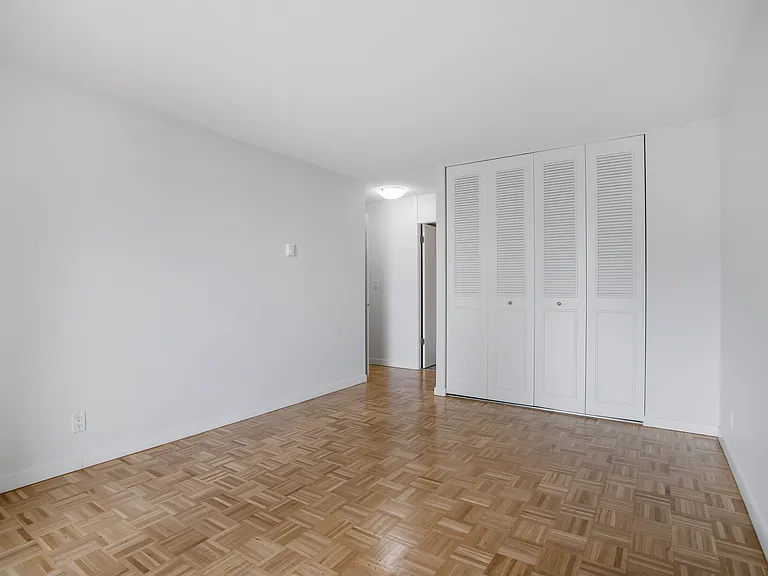 935 Marine Dr — Photo 34