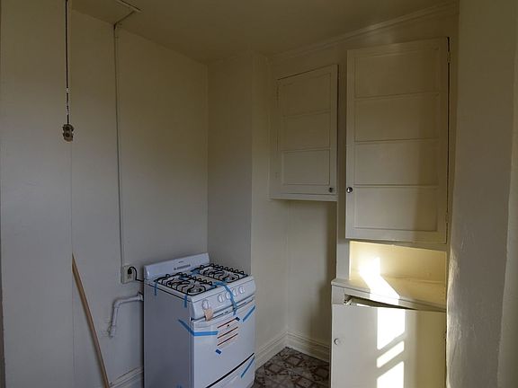 4th image of 1142 42nd St APT 4C