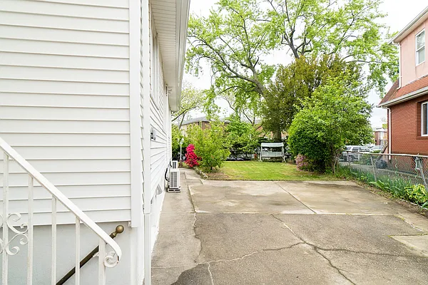 Sold by Compass | media 8