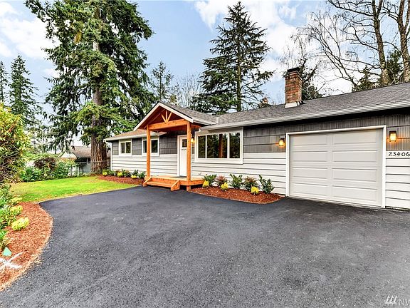 New porch, new roof, freshly painted! 