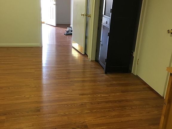 5th image of 212 Lee St W #A