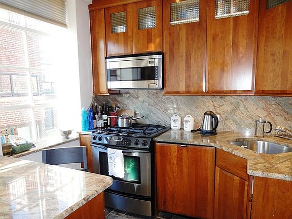 3rd image of 20 Sutton Pl S APT 17A
