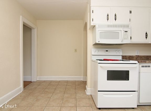 3rd image of 2502 Lyndhurst St NW