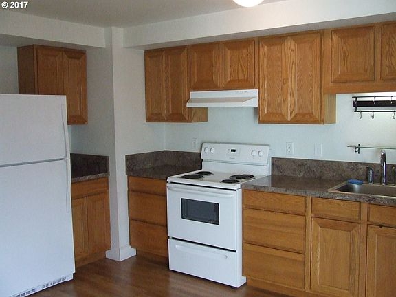 4th image of 2412 NE 92nd Ave
