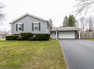 75 Harper Dr, Pittsford, NY 14534