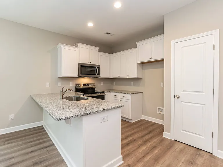 737 Grover Ln — Photo 11