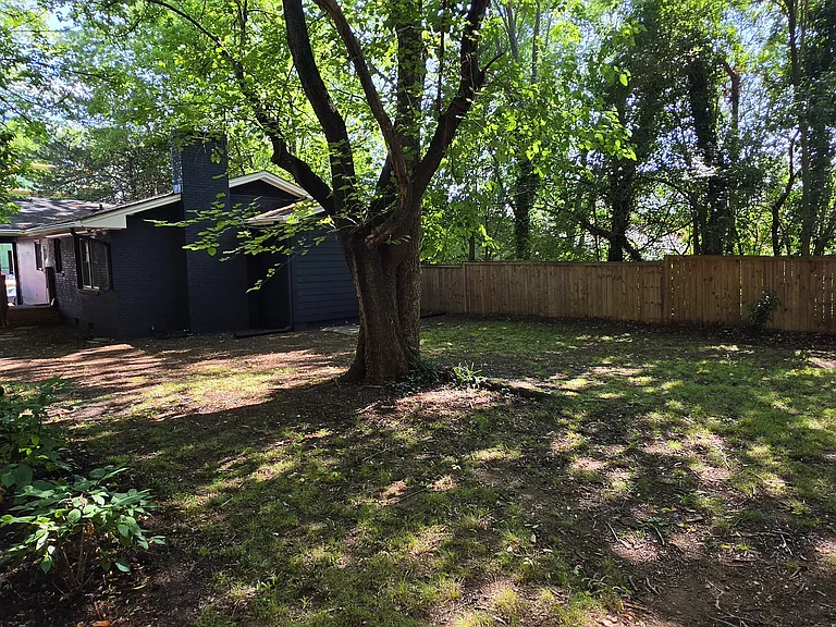 813 E Davie St — Photo 3
