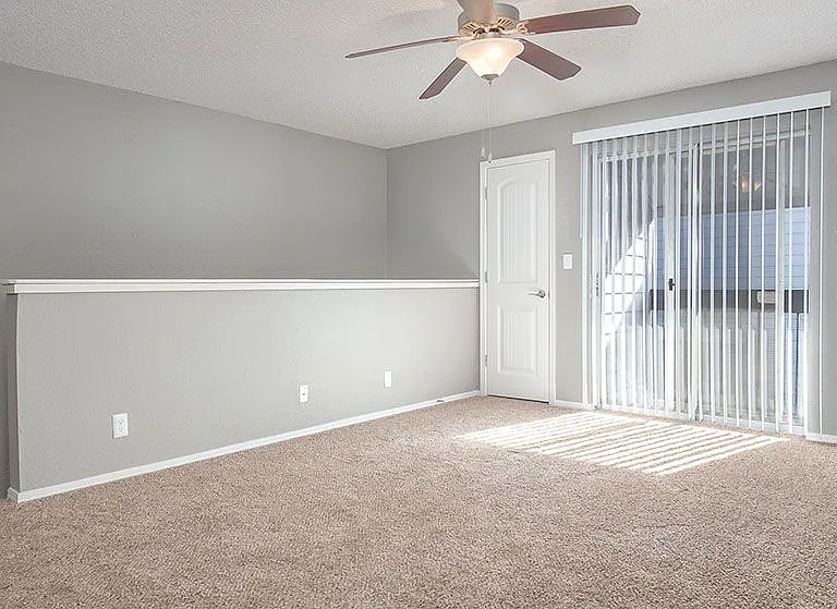 4548 S Elm Pl — Photo 3