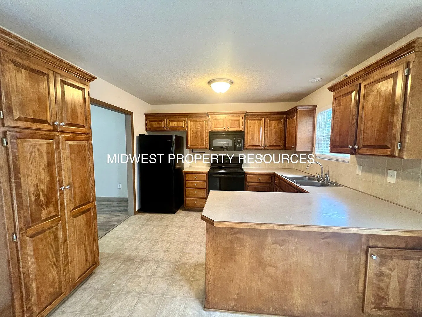 Spacious 3 Bedroom, 2 Bath Townhome available for Lease. — Photo 4