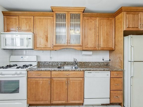 2nd image of 43 Bayberry Dr APT 4