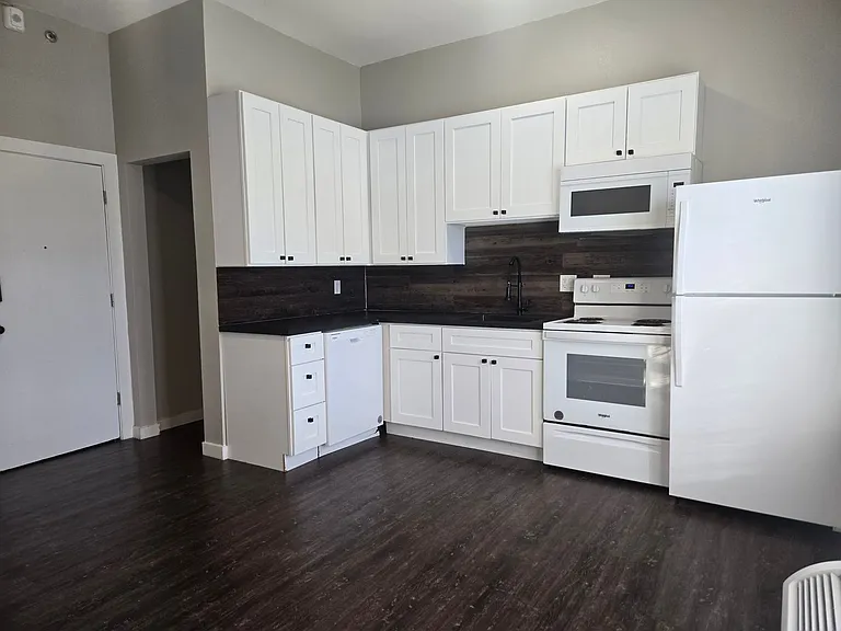 707 NW 4th Ave #103 — Photo 2