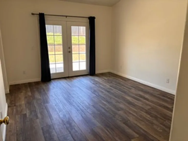 458 Sherwood Pl — Photo 5