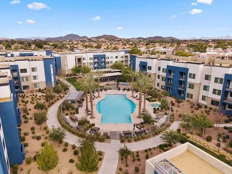 Palms Luxury Apartments — Photo 25