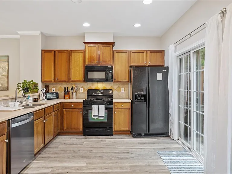 104 Linden Park Ln — Photo 31