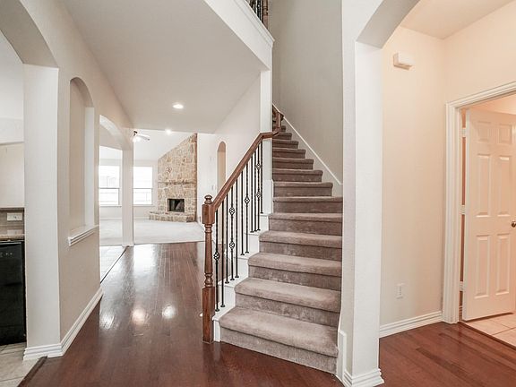4th image of 4904 Newbridge Dr