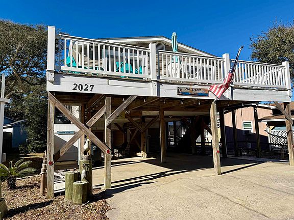 2nd image of 2027 Lark Dr.