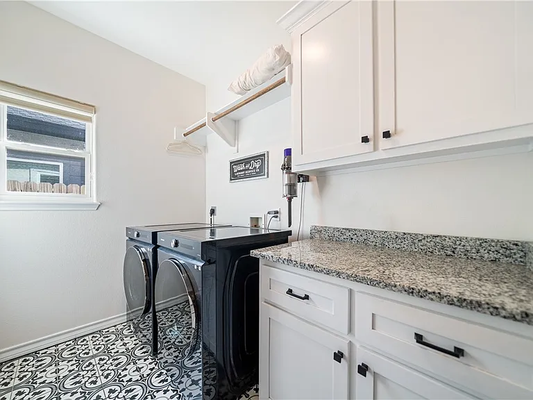 11526 S Creek Dr — Photo 21