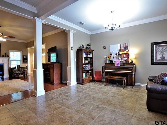 5th image of 806 Keble Ln