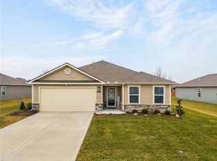 520 SE Laurel Dr, Blue Springs, MO 64014