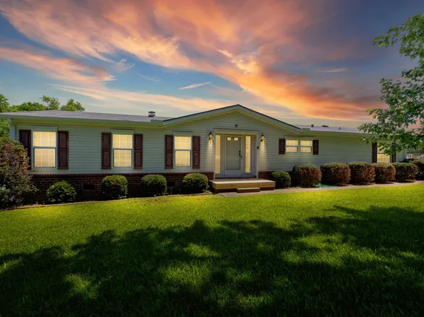 1048 Lauderdale Ln, Bethpage, TN 37022