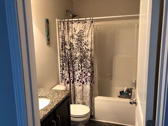 5th image of 565 Falkland Cir