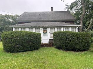 284 Church Ln, Riverhead, NY 11901