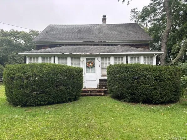 284 Church Lane, Riverhead, NY 11931