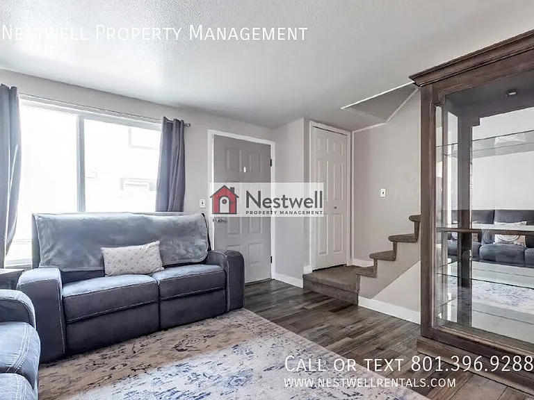 4314 S Whitby Ct — Photo 2