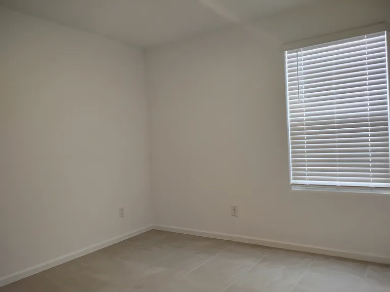 9675 W Piccadilly Rd — Photo 37
