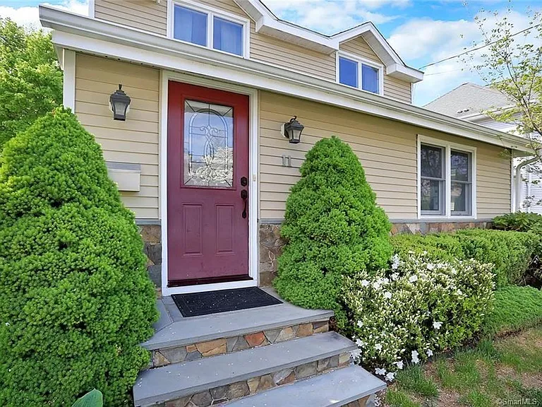 11 Richards Ave — Photo 17