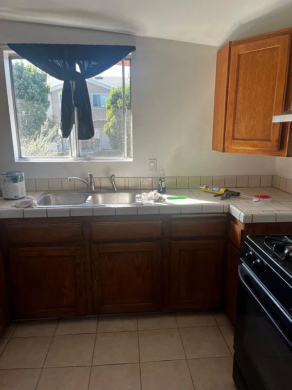 3 bed, 2.0 bath, 924 sqft, $3,350 — Photo 2