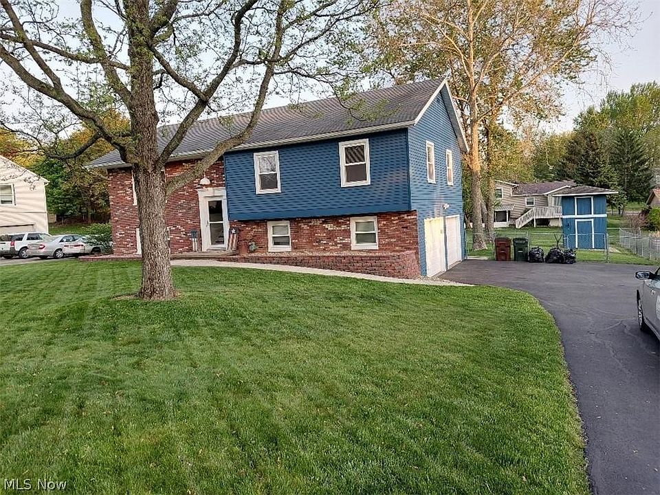 1st image of 2924 Burr Oak Dr