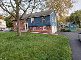 2924 Burr Oak Dr, Akron, OH 44333