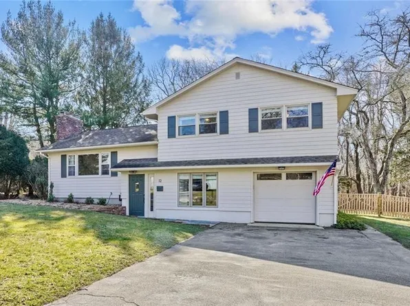 12 Duffield Rd, Bristol, RI 02809