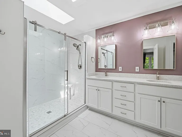 5610 Cavalier Woods Ln — Photo 31