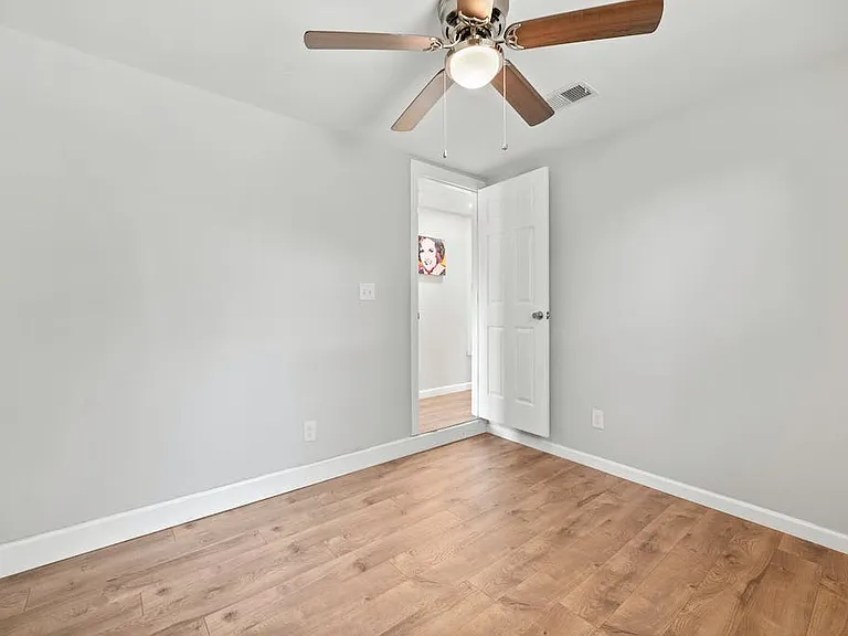 1312 E 52nd St #B — Photo 10