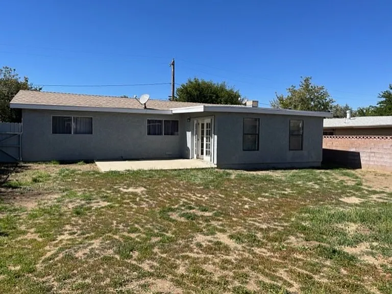 902 Oakwood St — Photo 17