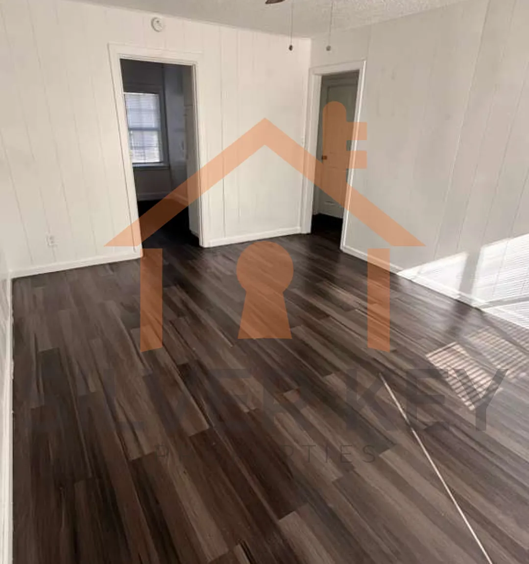 2 bed, 800 sqft, $800 — Photo 2