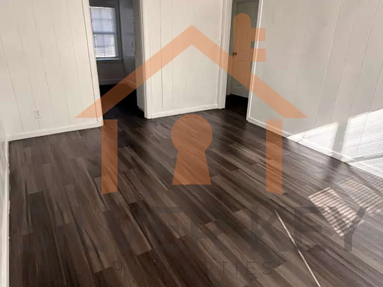 1525 NW Lincoln Ave #1525 — Photo 2