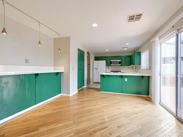 950 Sweeping Vine Ave — Photo 7