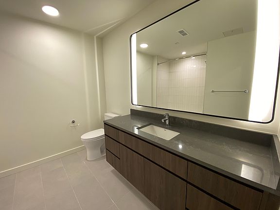 3rd image of 1135 W Chicago Ave #2