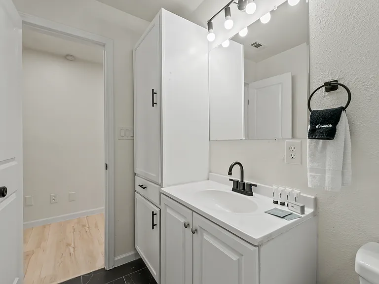 1813 Erwin Pl — Photo 31