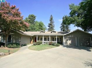 2418 E Harvard Ct, Visalia, CA 93292