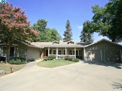 2418 E Harvard Ct, Visalia, CA, 93292