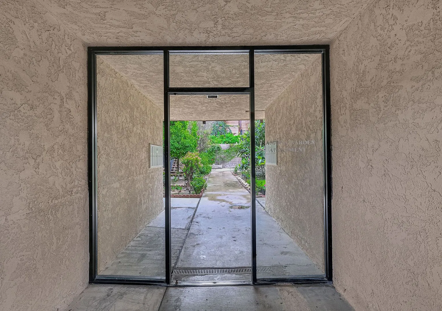 Ramona Garden Apartments — Photo 4