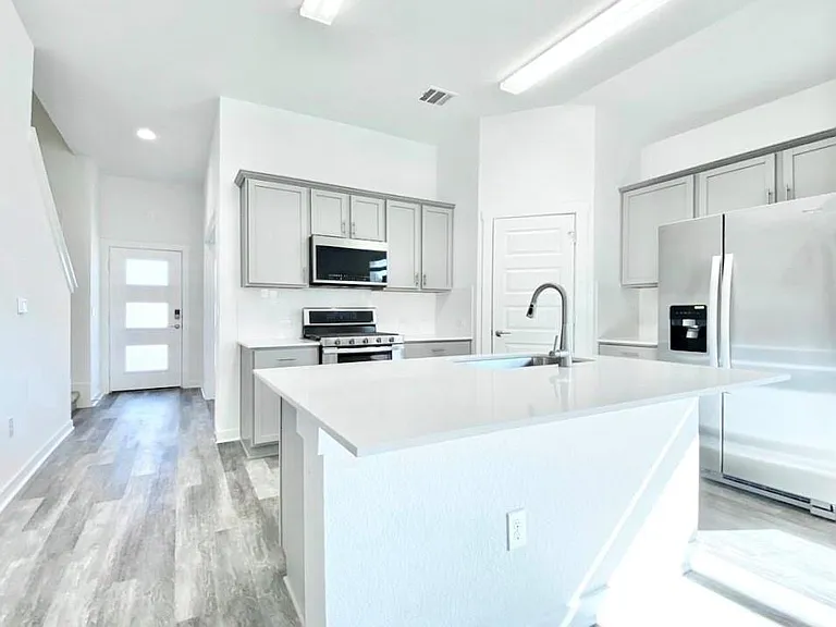 7925 Linnie Ln — Photo 8