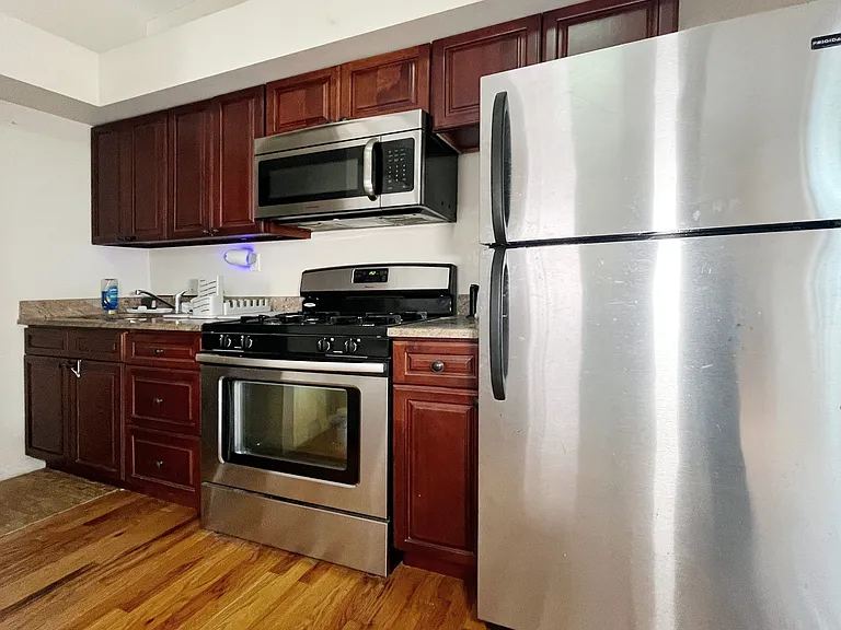 435 Graham Ave #2R — Photo 3