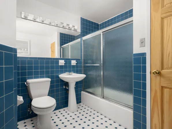 250 West 16th Street image 5 of 10