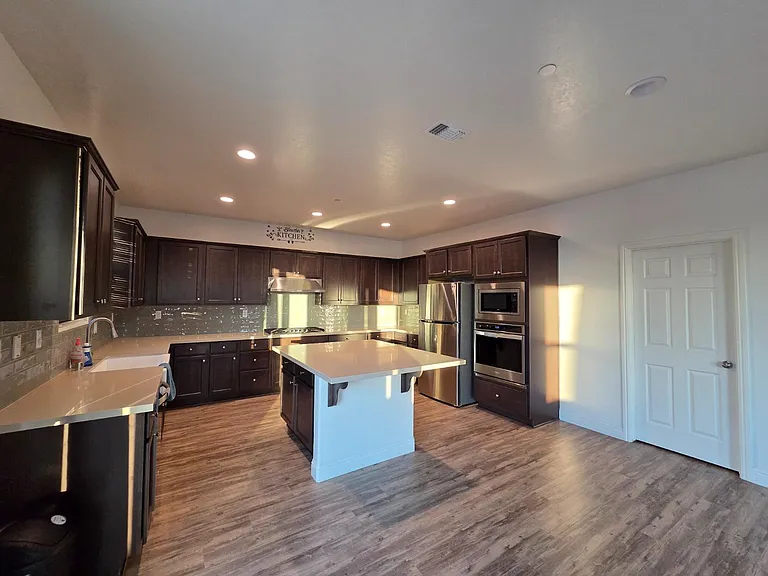 705 Skansen St — Photo 12
