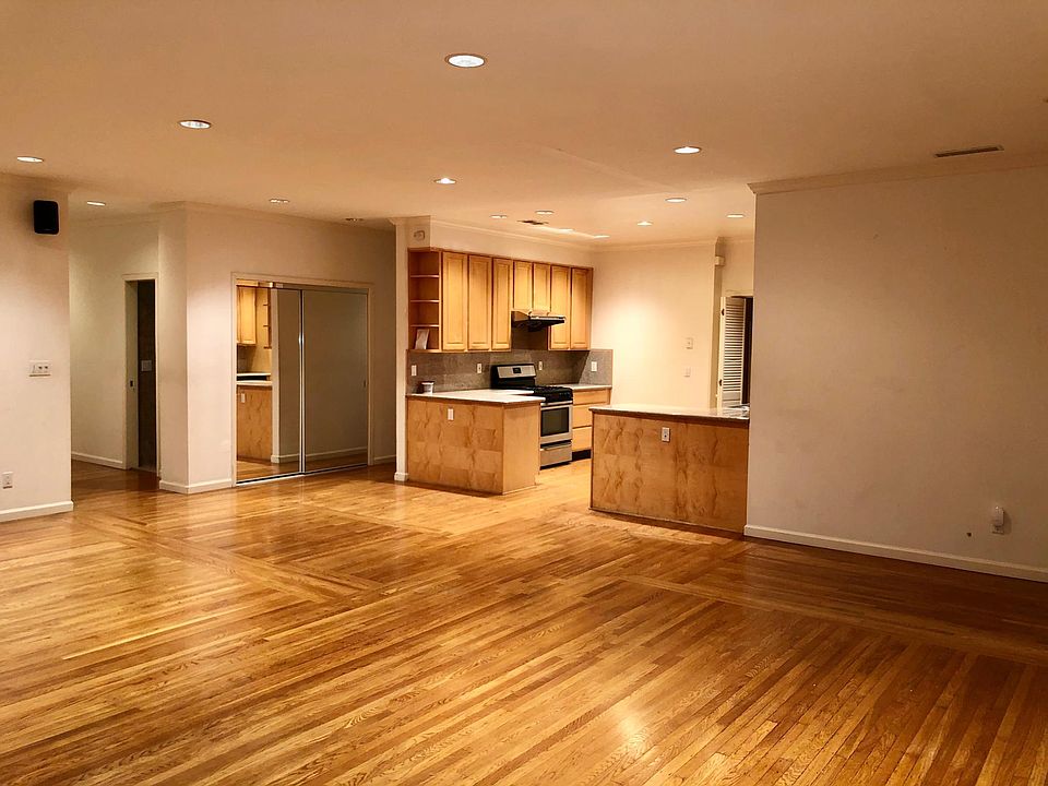 1st image of 512 27th Ave APT 2